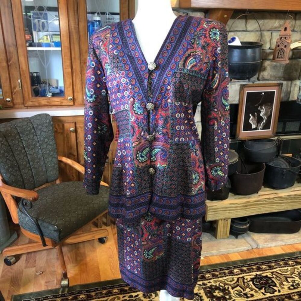 Lady Carol size 12 jacket and skirt in new like condition very nice